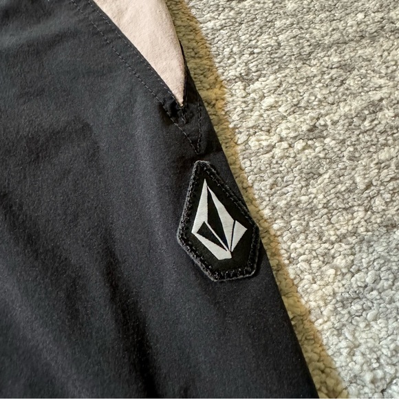 MEN’S VOLCOM SWIM SHORTS - Picture 2 of 4